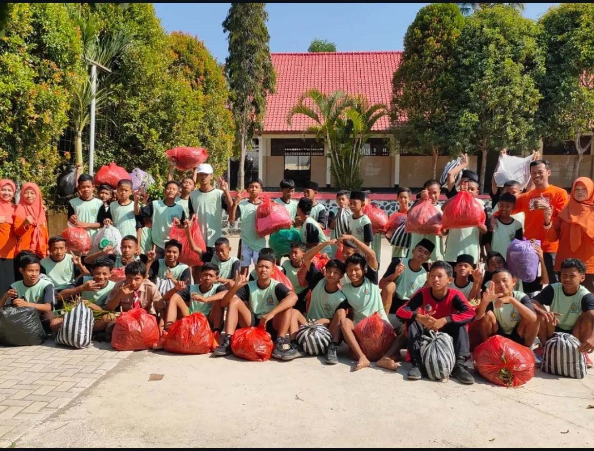 Dokumentasi Kegiatan Kebersihan SMP Negeri 1Puhpelem